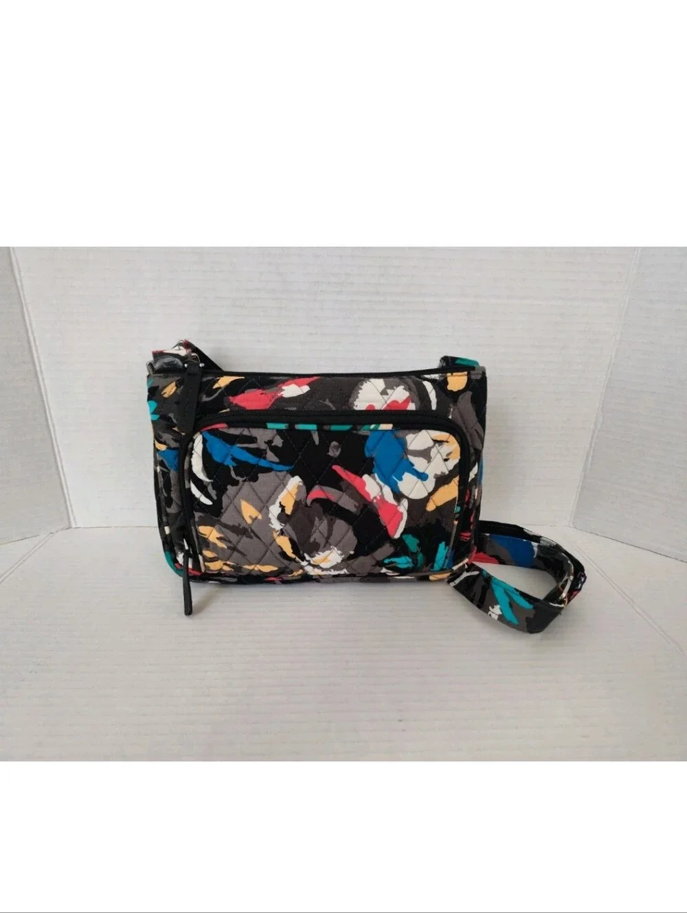 Vera Bradley Crossbody Bag Splash Floral Pattern Zipper Closure & Zip Pocket